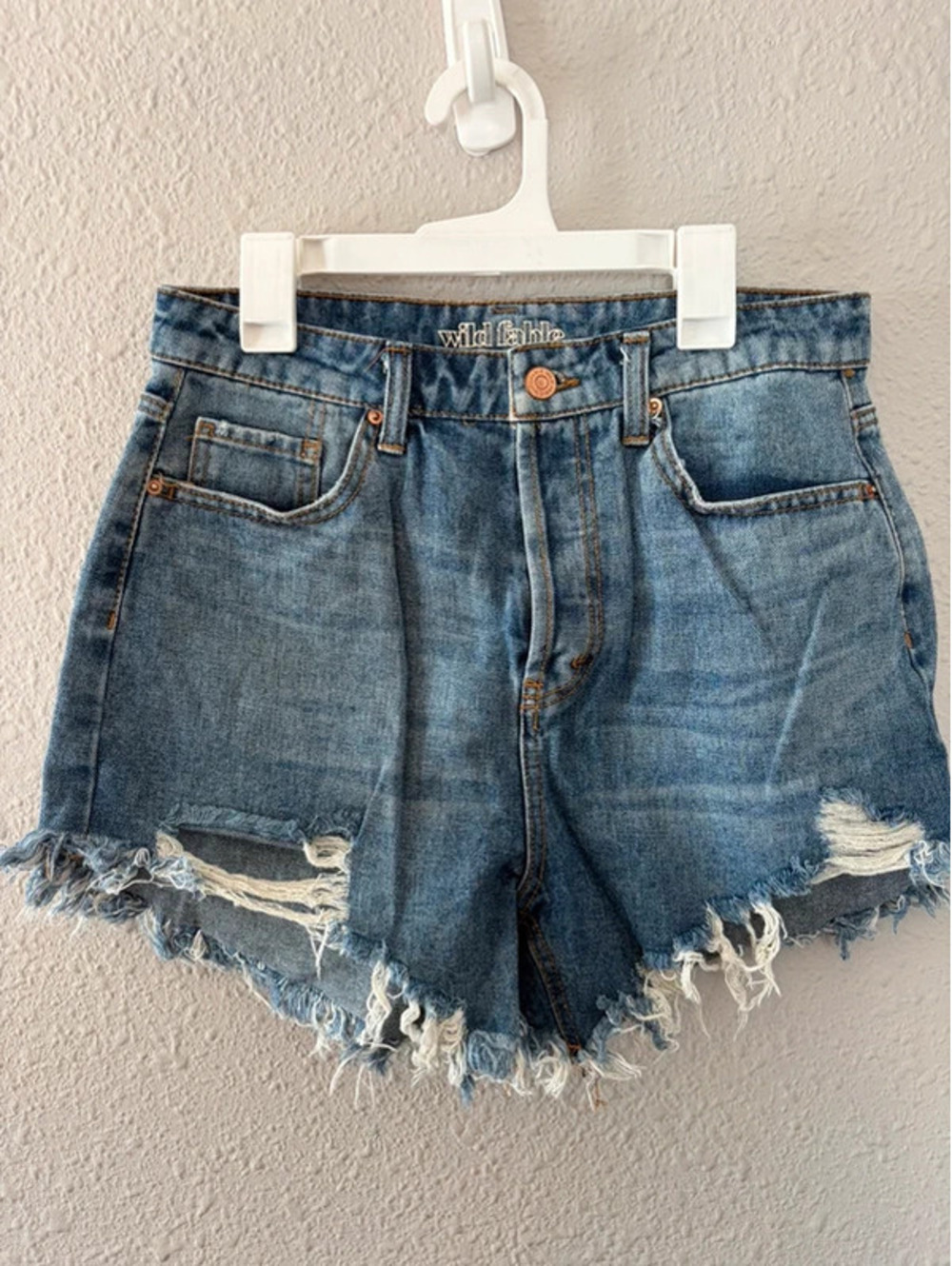 Wild Fable High Rise Short Medium Wash size 6. Waist is 14in. Inseam is 3.5in